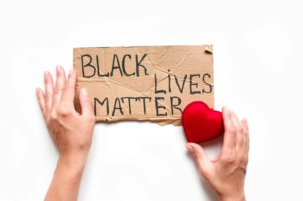 Quels sont les facteurs derrière l'échec initial de « Final Fantasy XIV » et son redressement spectaculaire avec « A Realm Reborn »?