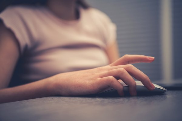 Comment utiliser le contrôle parental de YouTube Kids sur une tablette pour limiter l'accès des enfants ?